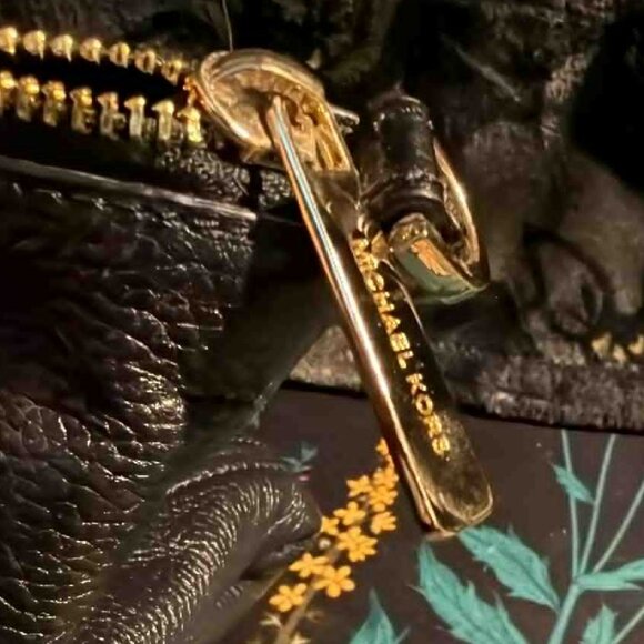 Michael Kors Black Leather Crossbody - LIKE NEW - Picture 6 of 10